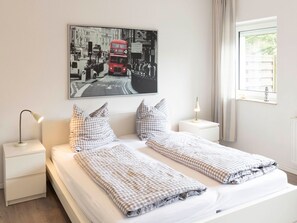 2 Schlafzimmer, Reisekinderbett, kostenloses WLAN, Bettwäsche