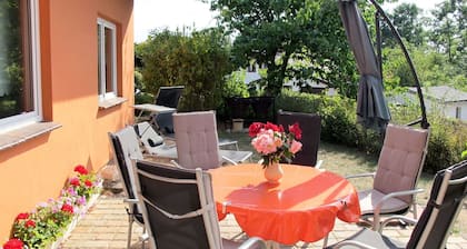 Atemberaubendes alleinstehendes Ferienhaus mit W-LAN, TV, Innenhof, Haustiere erlaubt und Parkplatz