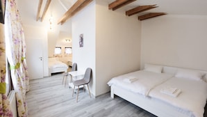 A bedroom with a bed, a desk, and a chair. - Penzion La Route (Prague)