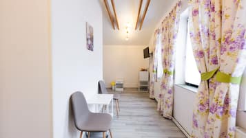 Classic Quadruple Room | Room amenity