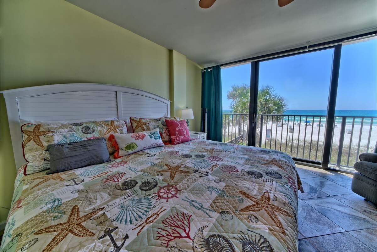 Seachase W 101 2 Bedroom 2 Bath unit. Beach Chair Service for 4 Included