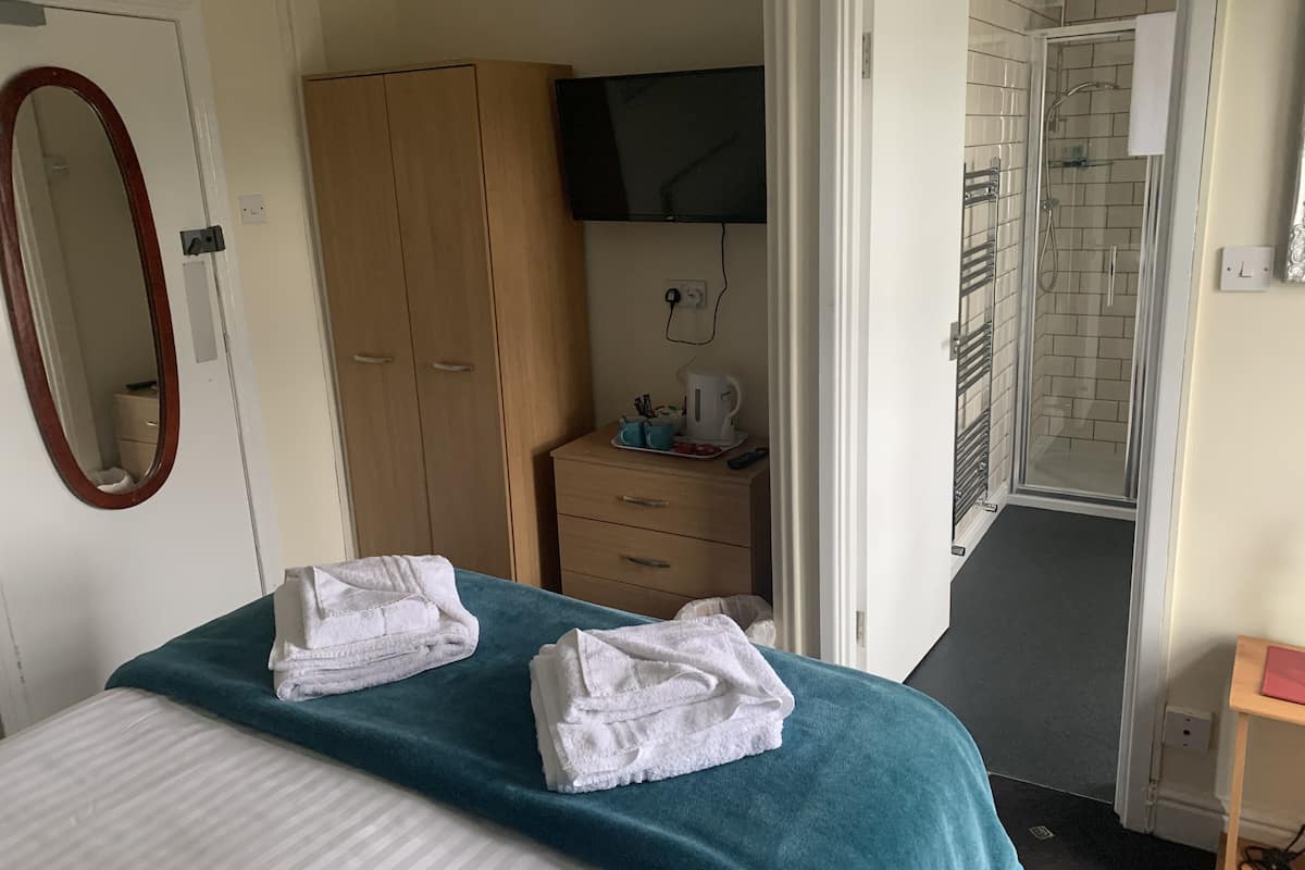 Standard-Doppelzimmer, mit Bad | 1 Schlafzimmer