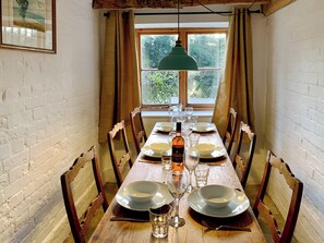 Dining - 3 bedroom accommodation in Hollingbourne (Hollingbourne)