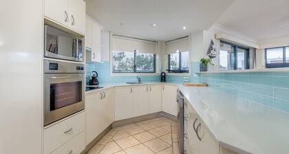 Peninsula Waters, 3/2-4 Soldiers Point Rd - Beautiful Air Conditioned Unit with Pool, Lift & WIFI