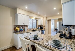 Fridge, microwave, oven, stovetop - Upscale 4 BR Home with RV parking (Henderson)
