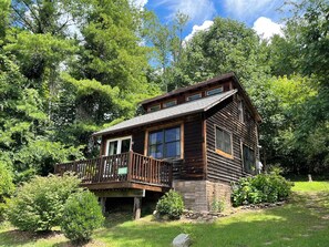 Exterior - Broadwing Farm Cabins -Pine Cabin- Hot Tub with Mineral Water (Hot Springs)