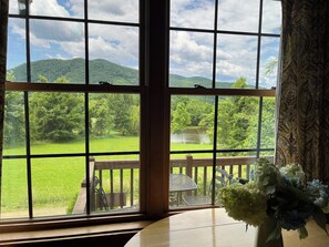 Interior - Broadwing Farm Cabins -Pine Cabin- Hot Tub with Mineral Water (Hot Springs)