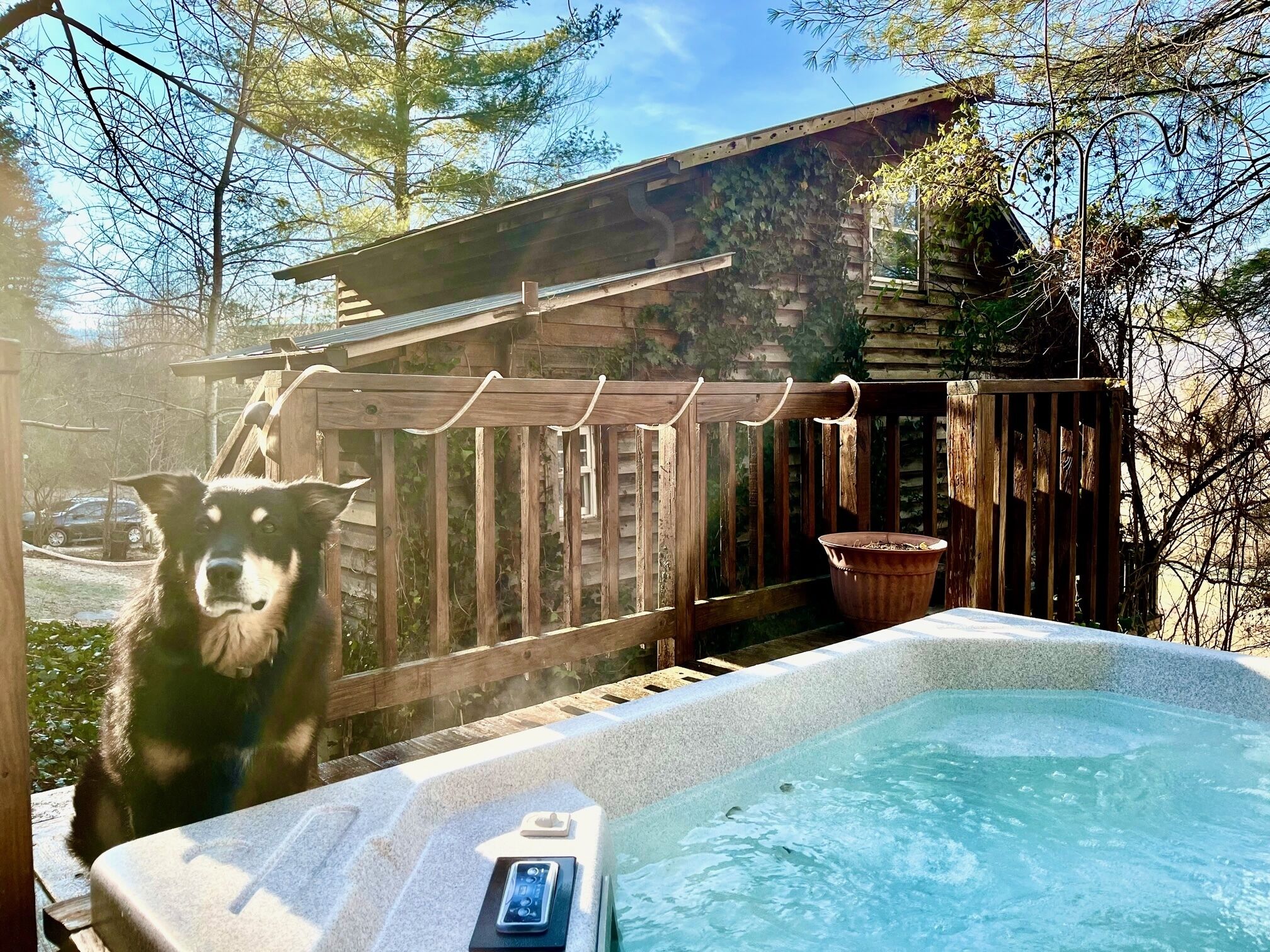 Banyera d'hidromassatge a l'aire lliure