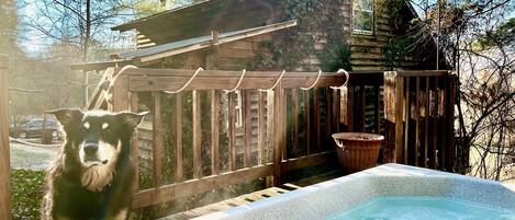 Banyera d'hidromassatge a l'aire lliure