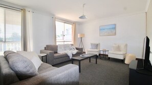 TV - Duncan by the beach - Family holiday home in great location! (Vincentia)
