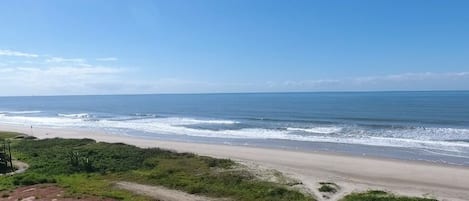 Na praia, areia branca 