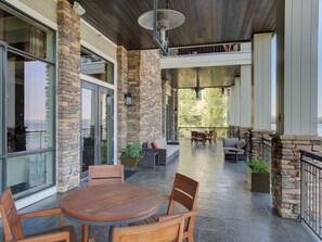 Outdoor dining - Contemporary Design w/Balcony-Seasons at Sandpoint (Sandpoint)