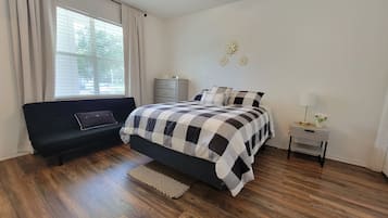 2 bedrooms, desk, iron/ironing board, free WiFi