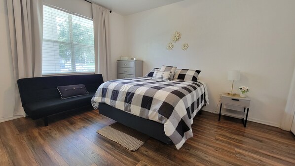 2 bedrooms, desk, iron/ironing board, free WiFi