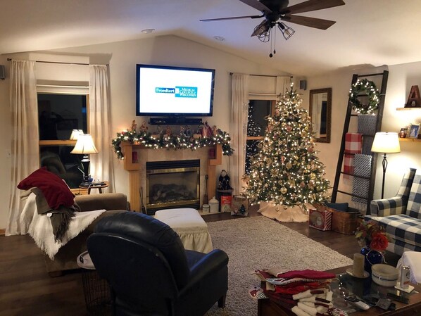 Televisión y chimenea 