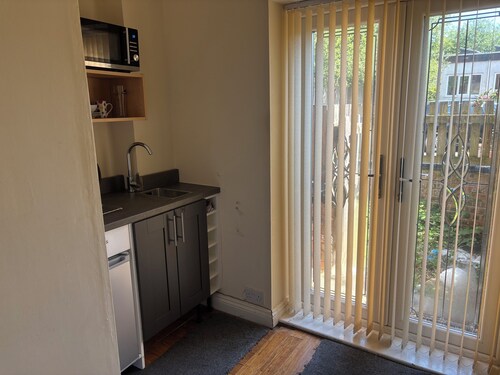 Private Bedrooms, Ground Fl, Limited Parking/wifi