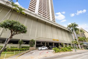 Exterior - Royal Kuhio 1710 - Spacious Studio w/ Stunning Ocean City Views in Waikiki (Waikiki)