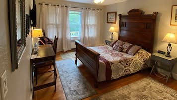 Boston (Double room with Shared bathrooms) | Premium bedding, memory-foam beds, individually decorated