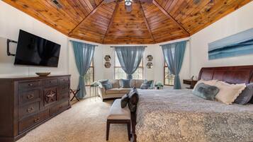 6 bedrooms, desk, iron/ironing board, travel crib