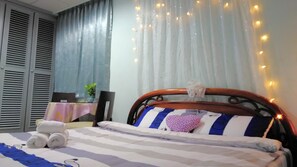 ستائر تعتيم وملاءات أسرّة