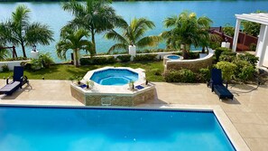 Outdoor pool - The White House Castle (Nassau)