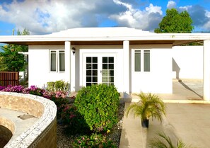 Exterior - The White House Castle (Nassau)