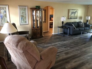 Smart TV, DVD player, books, stereo