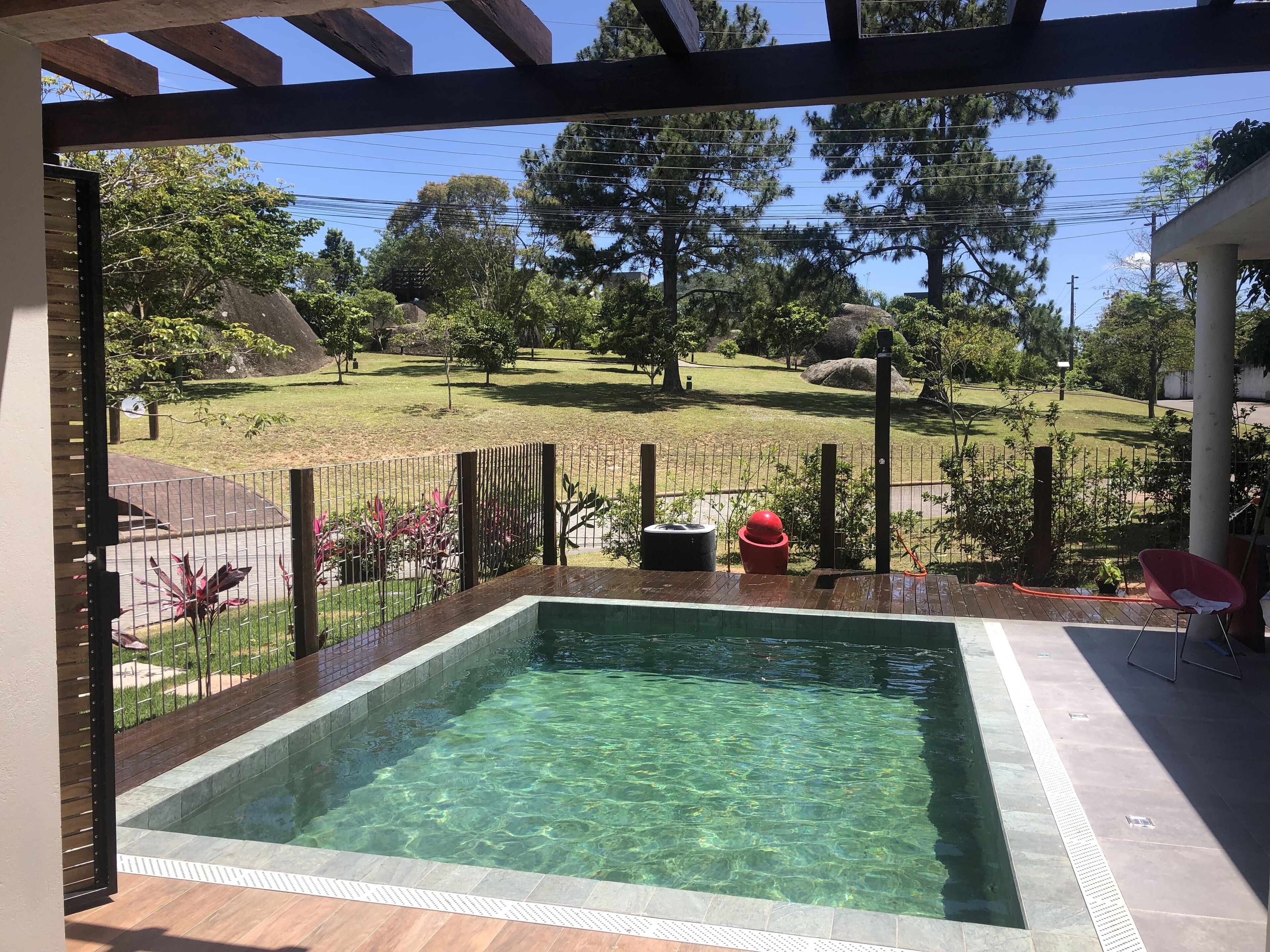 Innendørsbasseng og utendørsbasseng