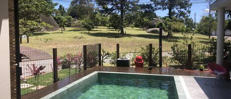 Innendørsbasseng og utendørsbasseng