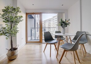 Dining - Leeds Docks High-end 2Bed (Leeds)