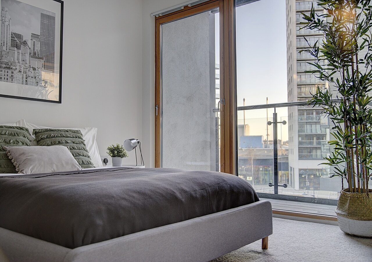 2 bedrooms, iron/ironing board, bed sheets