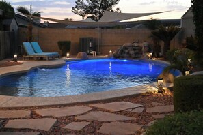 室外游泳池，恒温泳池