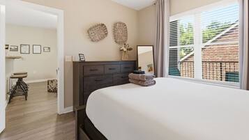 2 bedrooms, desk, iron/ironing board, travel crib
