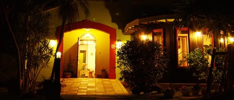 Façade de lâhĂ©bergement - soirĂ©e/nuit