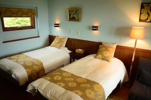 Standard Twin Room, Sea View | Desk - Villa Yurimun (Tatsugo)