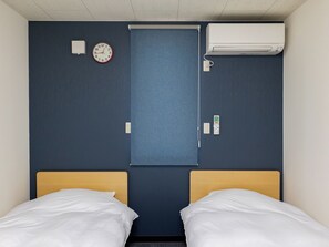 Twin Room, Non Smoking | Desk, free WiFi - OYO Hotel Hachi No Oyado Numadate Heights Akita (Odate)