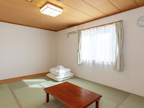 Japanese Room - Quintuple, Non smoking | Desk, free WiFi - OYO Hotel Hachi No Oyado Numadate Heights Akita (Odate)