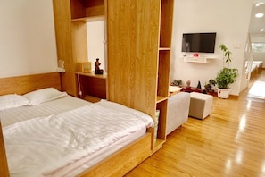 Rooftop Mini Apartment | Minibar, bàn ủi/dụng cụ ủi quần áo 