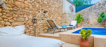 CA NA MISSA 10 - Gran casa de pueblo, con un apartamento adicional y piscina privada en Ll