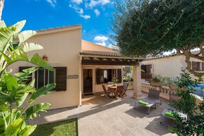 Outdoor dining - ALGA MARINA - Fantastic house with a beautiful terrace and with the beach of Son Serra de (Santa Margalida)
