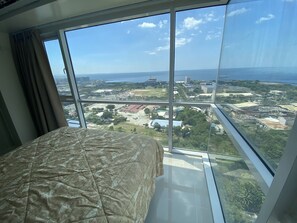 1 bedroom, iron/ironing board, free WiFi, bed sheets - Deluxe End Unit Overlooking Manila Bay (Pasay)