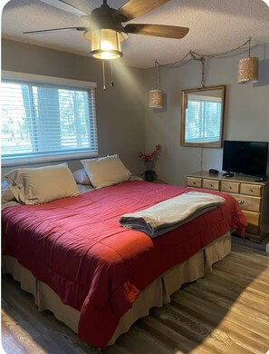 2 slaapkamers, een kluis op de kamer, een strijkplank/strijkijzer