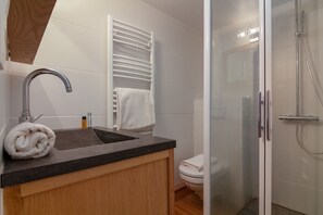 Douche, serviettes fournies