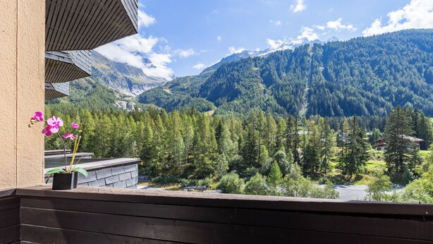 A balcony with a view of a forested mountain range. - Grand Roc C314 280m from Slopes, View, Parking & WiFi, Argentière (Chamonix), France (Argentière (Chamonix))