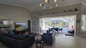 TV connectée, console de jeux vidéo, lecteur de DVD, jouets