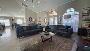 TV connectée, console de jeux vidéo, lecteur de DVD, jouets