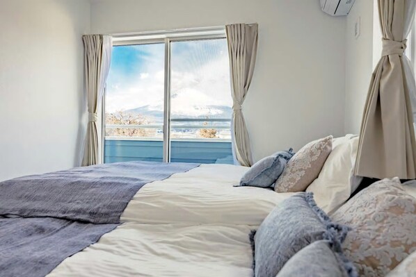 Private Vacation Home | 3 bedrooms, soundproofing, iron/ironing board, free WiFi - Villa Hanasaku Mt.Fuji Gotemba Outlet (Gotemba)