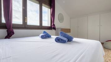 2 slaapkamers, een strijkplank/strijkijzer, wifi