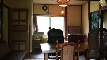 Private Vacation Home | In-room dining