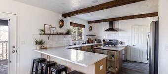 The Orchard near Zion, KING Beds and Hot Tub!